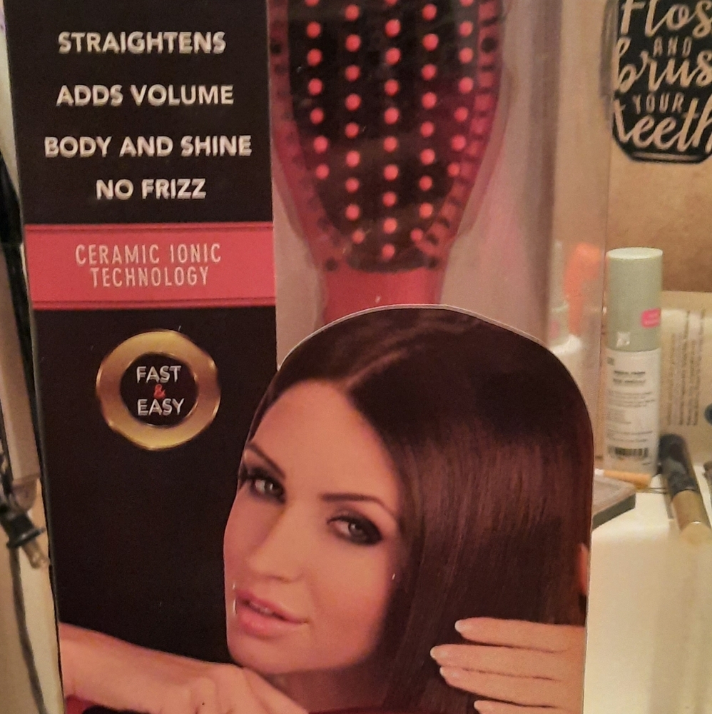 Brand new Straightner brush
